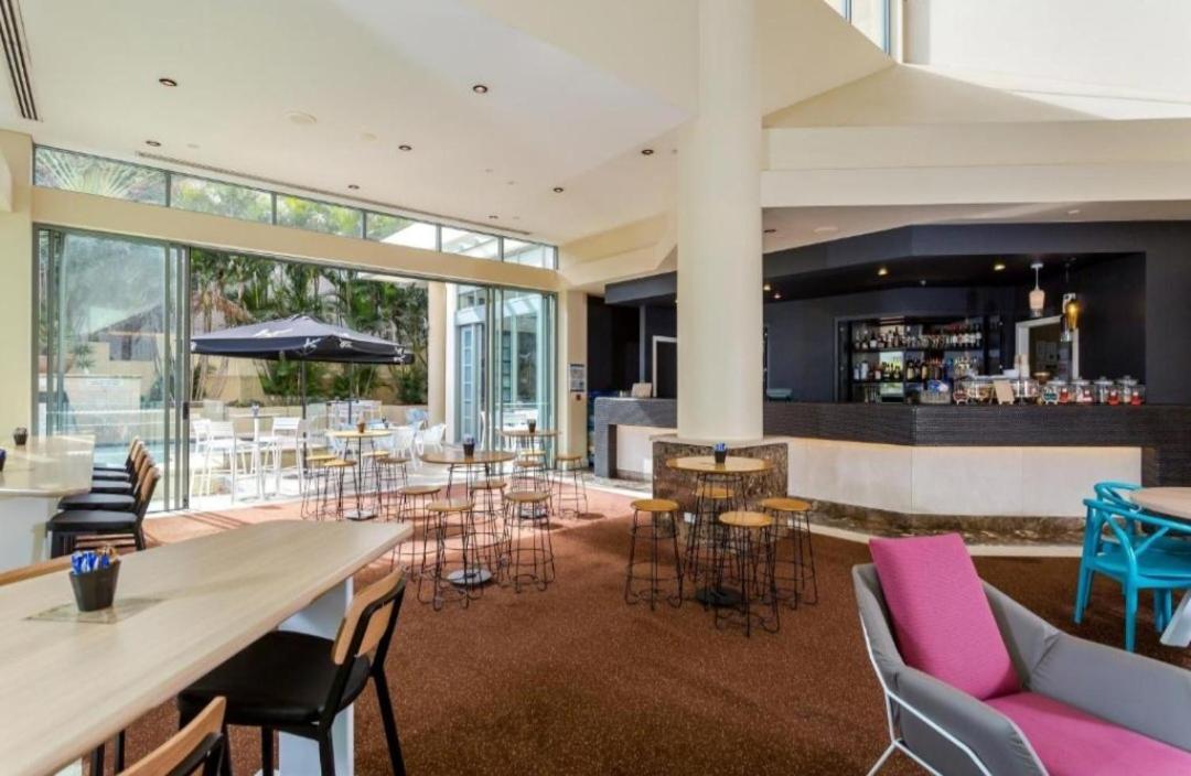Mantra Legends Hotel Gold Coast Exterior photo