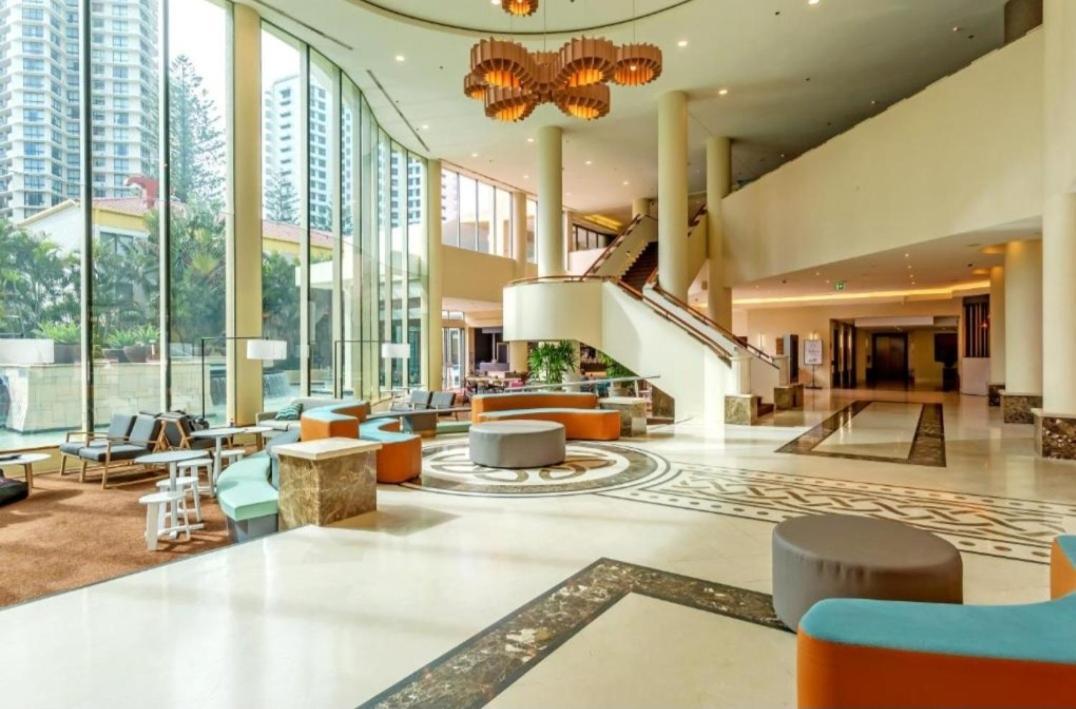 Mantra Legends Hotel Gold Coast Exterior photo