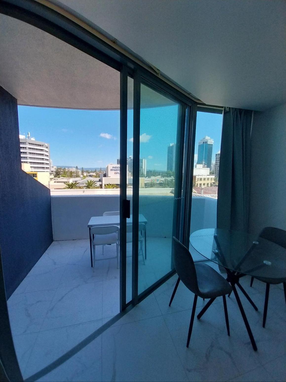 Mantra Legends Hotel Gold Coast Exterior photo